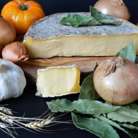 Avec Parking Privé à - Fr-1-814-116 * Super-Besse