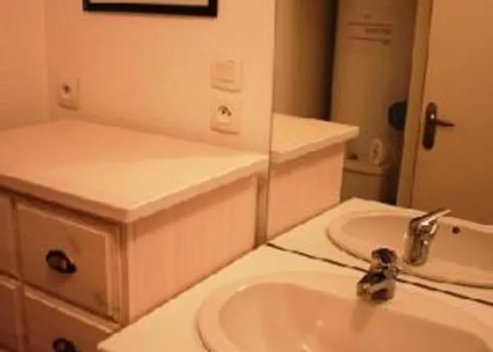 Avec Parking Privé à - Fr-1-814-116 * Super-Besse